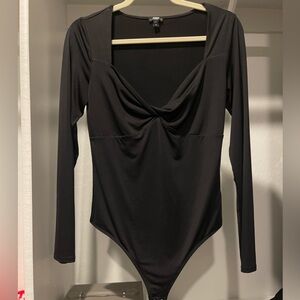 EXPRESS 
Womens bodysuit sweetheart neck line 
Like new 
Size Medium